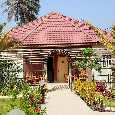 Bamboo Garden Hotel Serrekunda Bagian luar foto