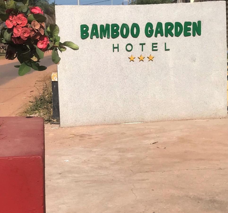 Bamboo Garden Hotel Serrekunda Bagian luar foto