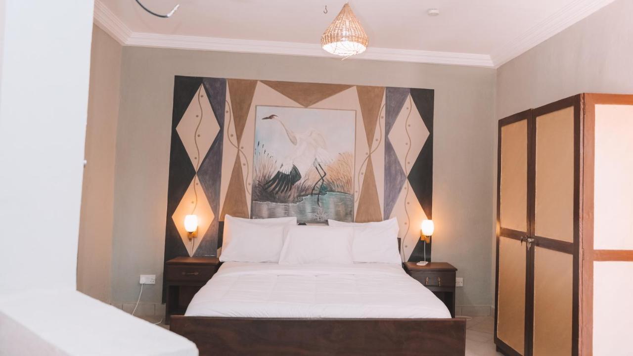 Bamboo Garden Hotel Serrekunda Bagian luar foto