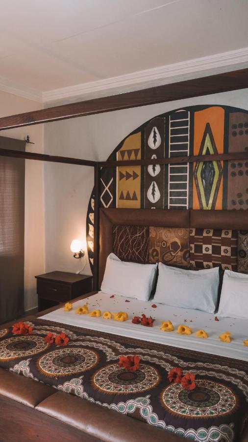 Bamboo Garden Hotel Serrekunda Bagian luar foto