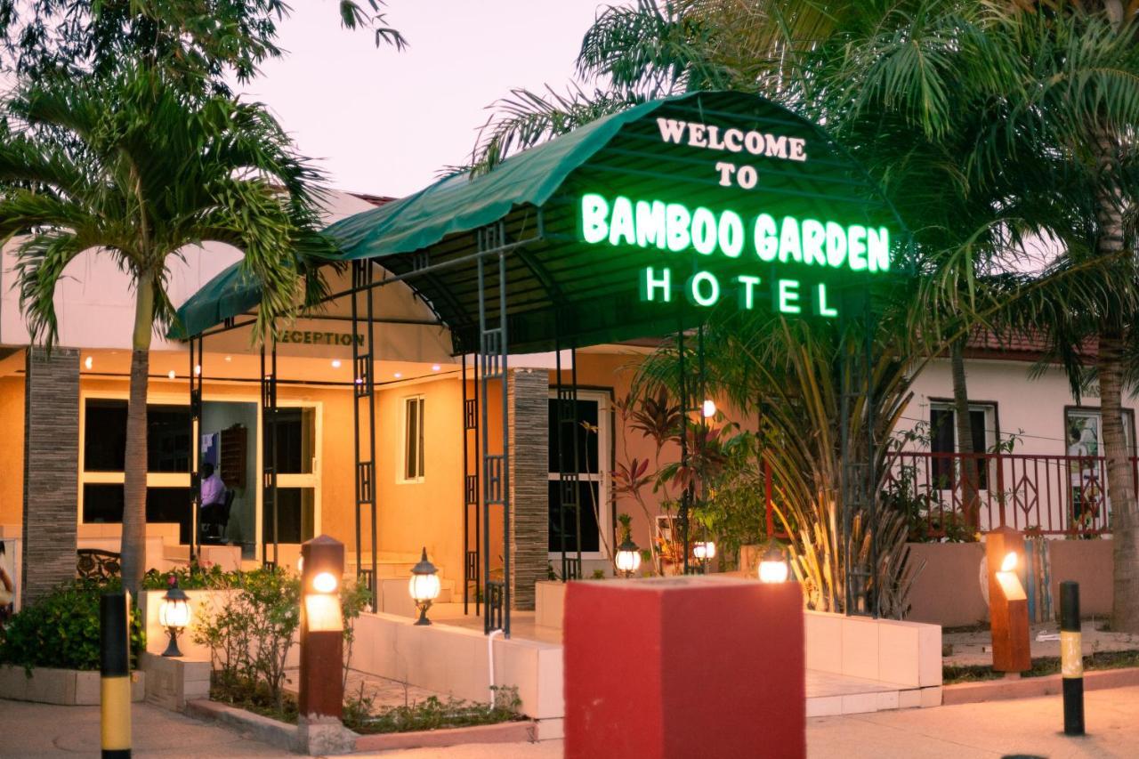 Bamboo Garden Hotel Serrekunda Bagian luar foto