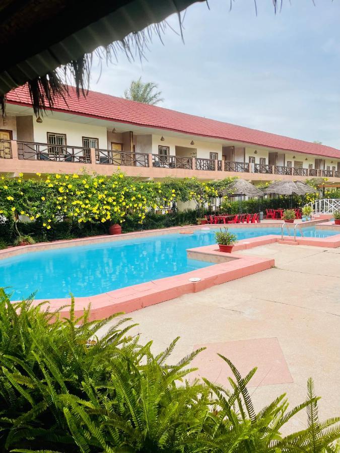 Bamboo Garden Hotel Serrekunda Bagian luar foto