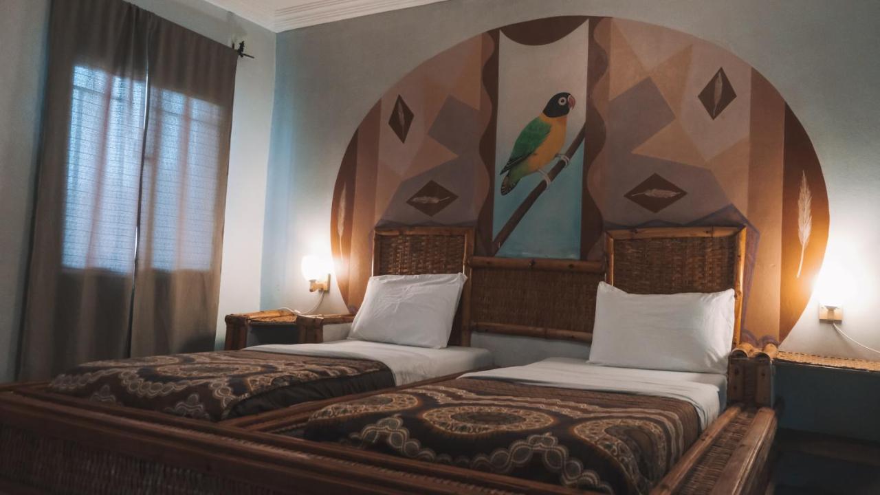 Bamboo Garden Hotel Serrekunda Bagian luar foto