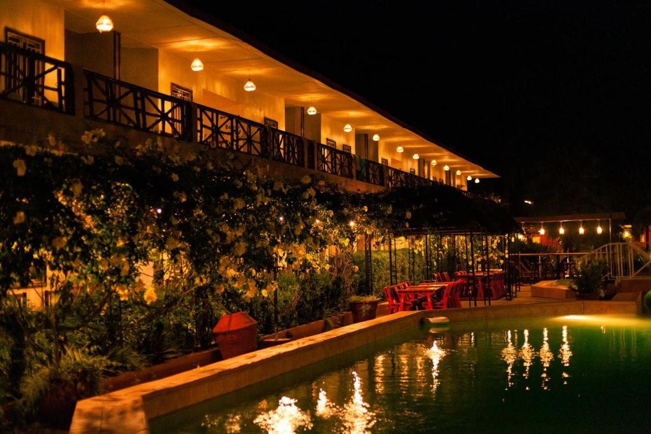 Bamboo Garden Hotel Serrekunda Bagian luar foto