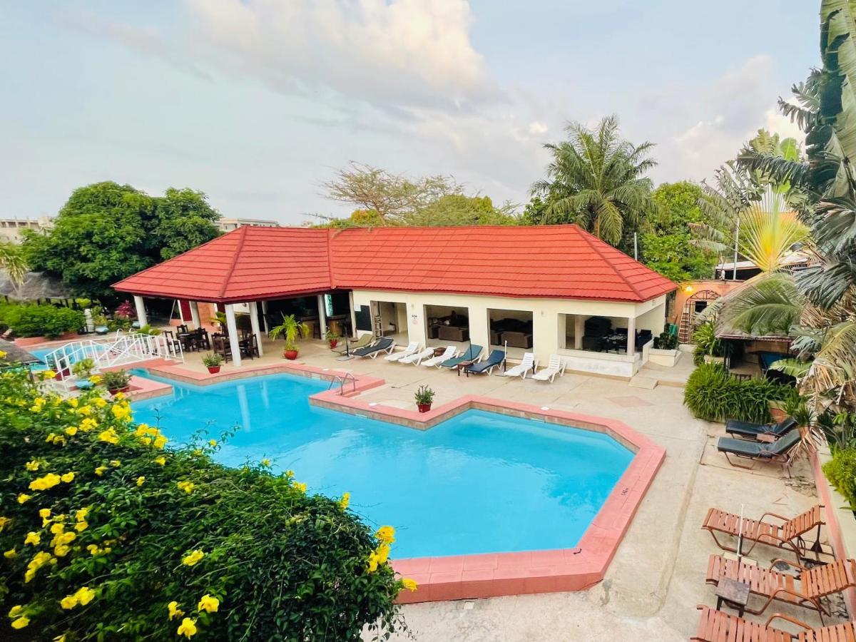 Bamboo Garden Hotel Serrekunda Bagian luar foto