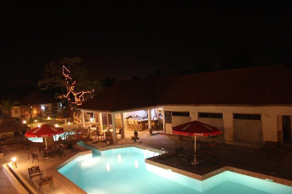 Bamboo Garden Hotel Serrekunda Bagian luar foto