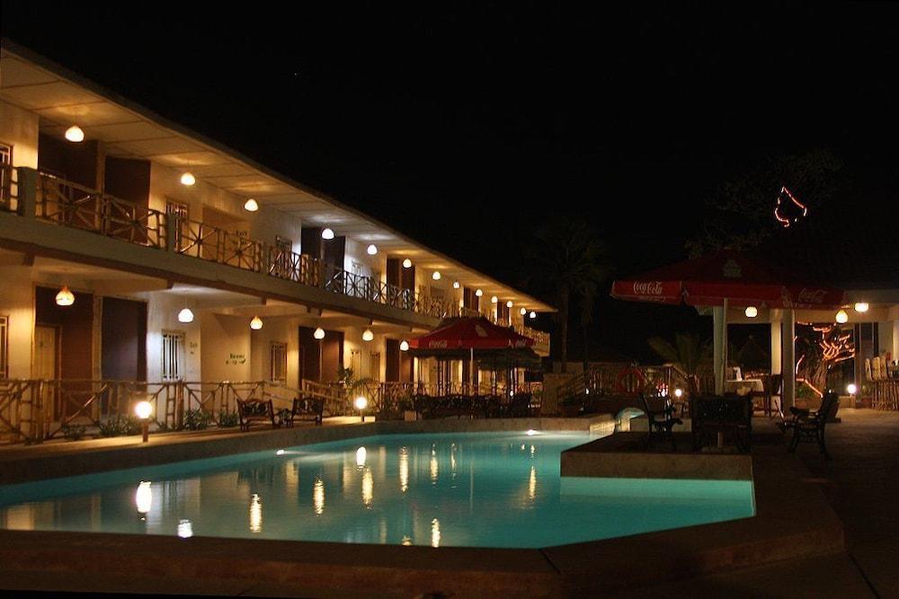 Bamboo Garden Hotel Serrekunda Bagian luar foto