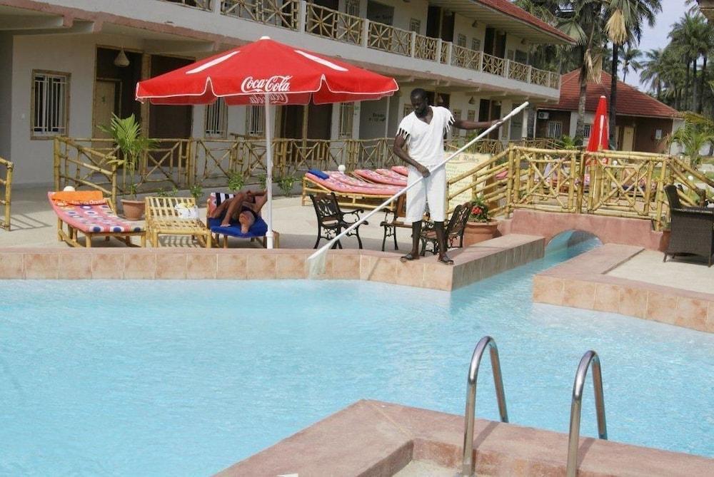 Bamboo Garden Hotel Serrekunda Bagian luar foto