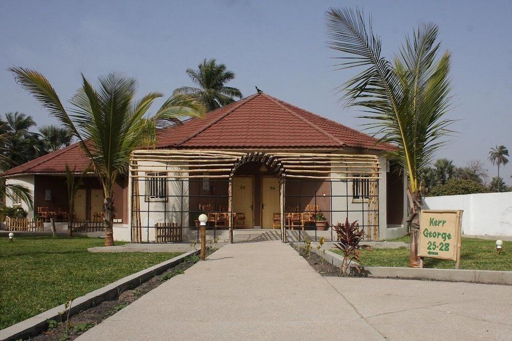 Bamboo Garden Hotel Serrekunda Bagian luar foto