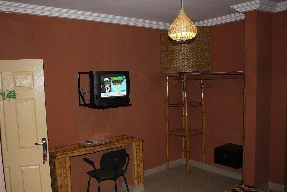 Bamboo Garden Hotel Serrekunda Bagian luar foto