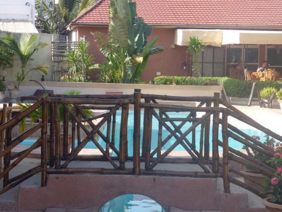Bamboo Garden Hotel Serrekunda Bagian luar foto