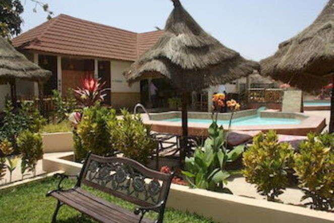 Bamboo Garden Hotel Serrekunda Bagian luar foto