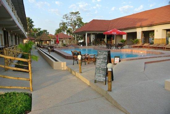 Bamboo Garden Hotel Serrekunda Bagian luar foto